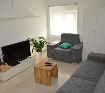 Tiro Apartment Пула Екстериор снимка